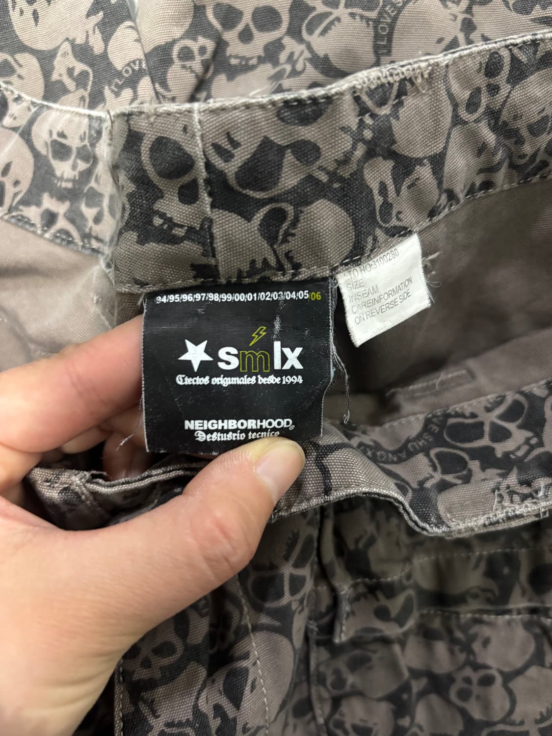 네이버후드 06 아카이브 스컬프린트 카고바지 상품이미지6