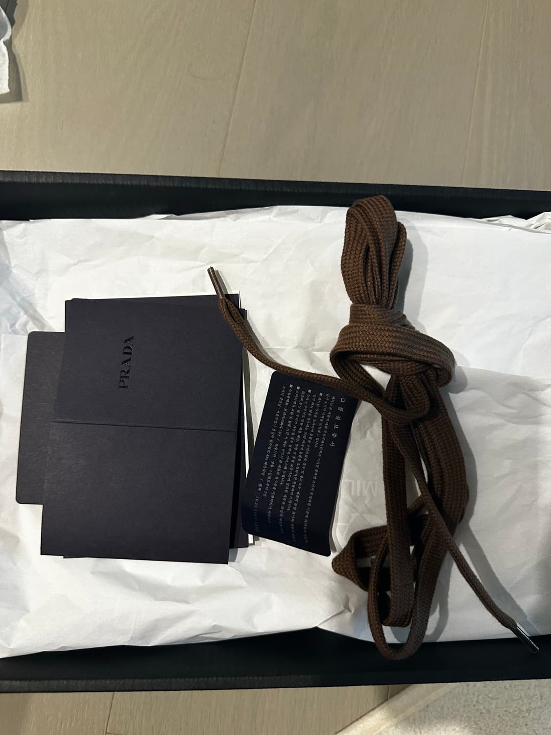 프라다 삼각플레이트 스니커즈 브라운 판매 상품이미지3