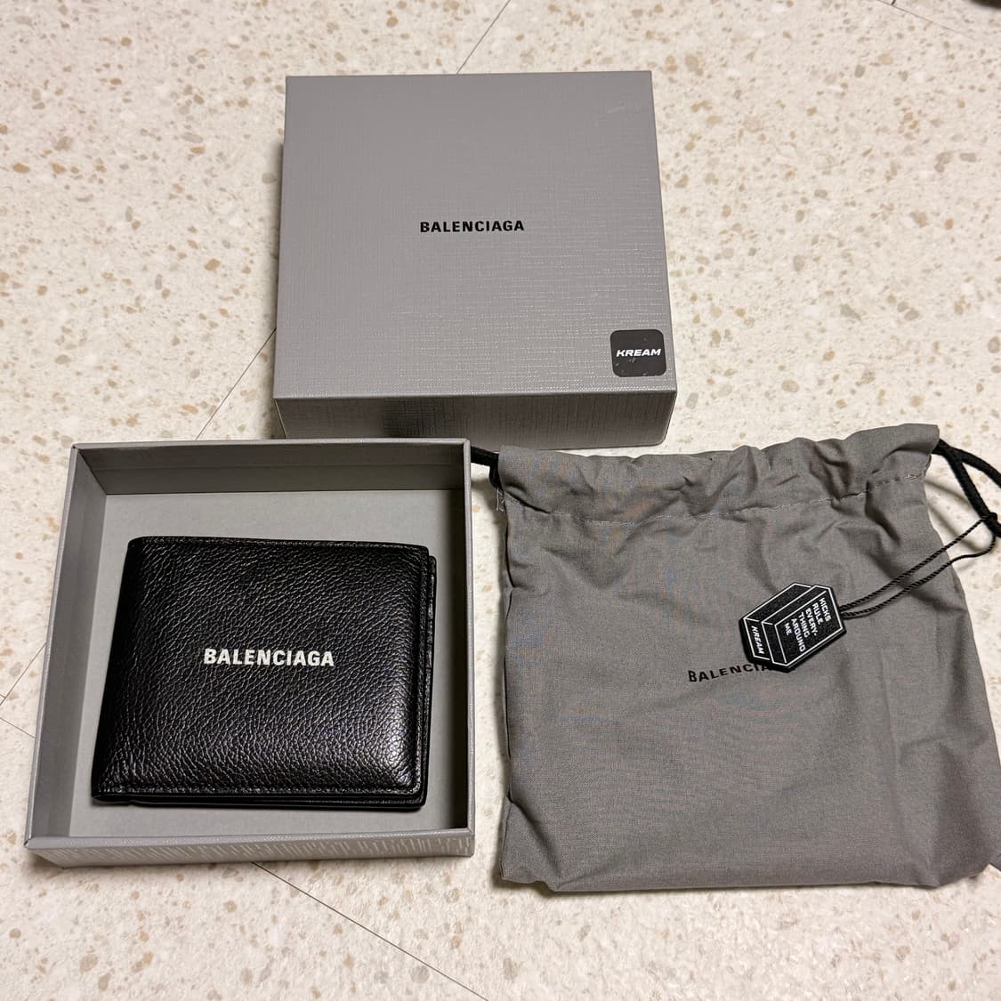 발렌시아가 캐쉬 스퀘어 반지갑 블랙 상품이미지1