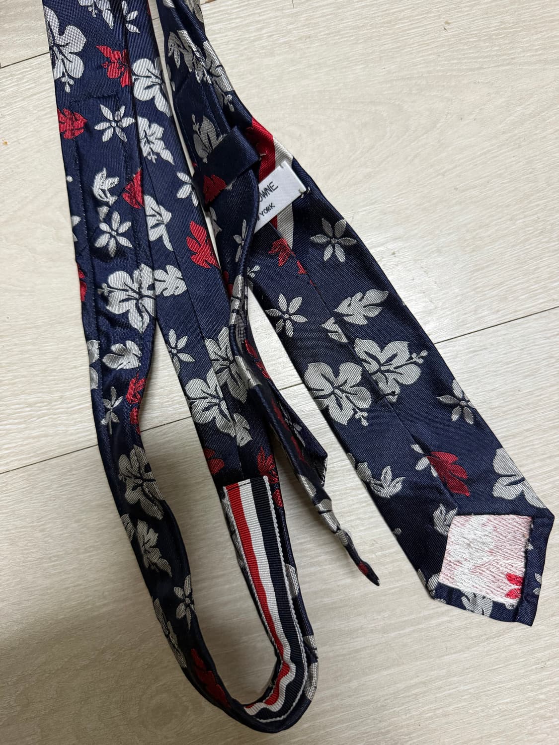톰브라운 플라워 실크 삼선 넥타이 타이 팝니다 상품이미지2