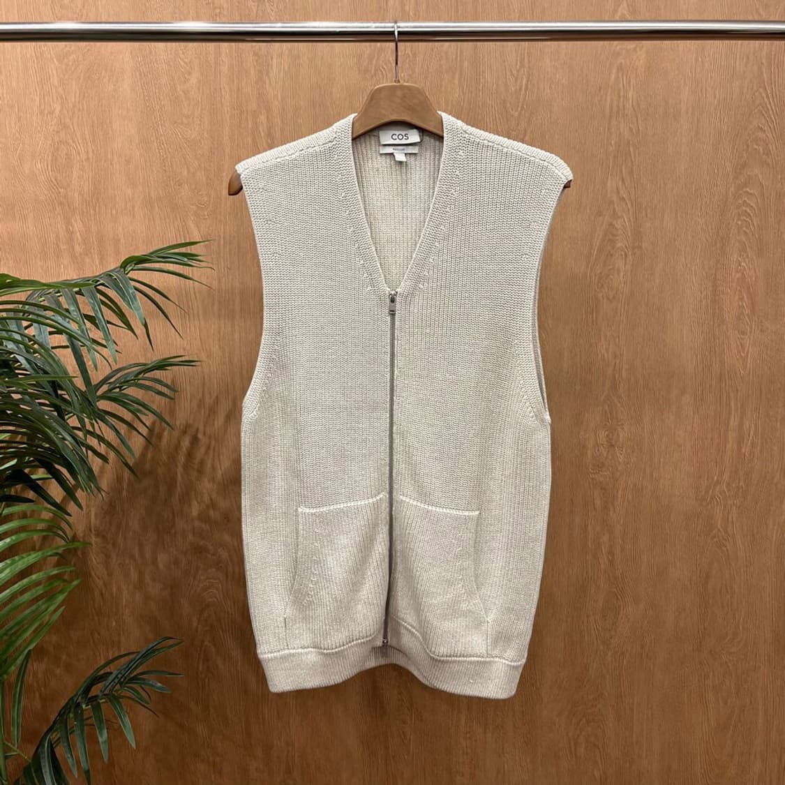 코스 니트 슬리브리스 롱 가디건 지퍼 클로징 더블 포켓 디테일 그레이 상품이미지1