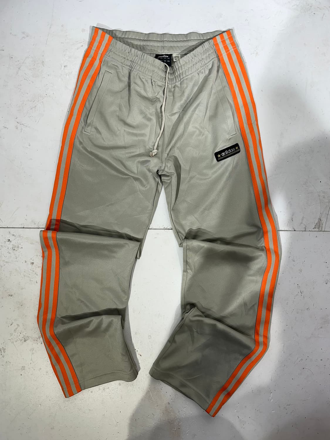 아디다스 카키 와이드 오렌지 사이드 라인 팬츠 S 상품이미지4