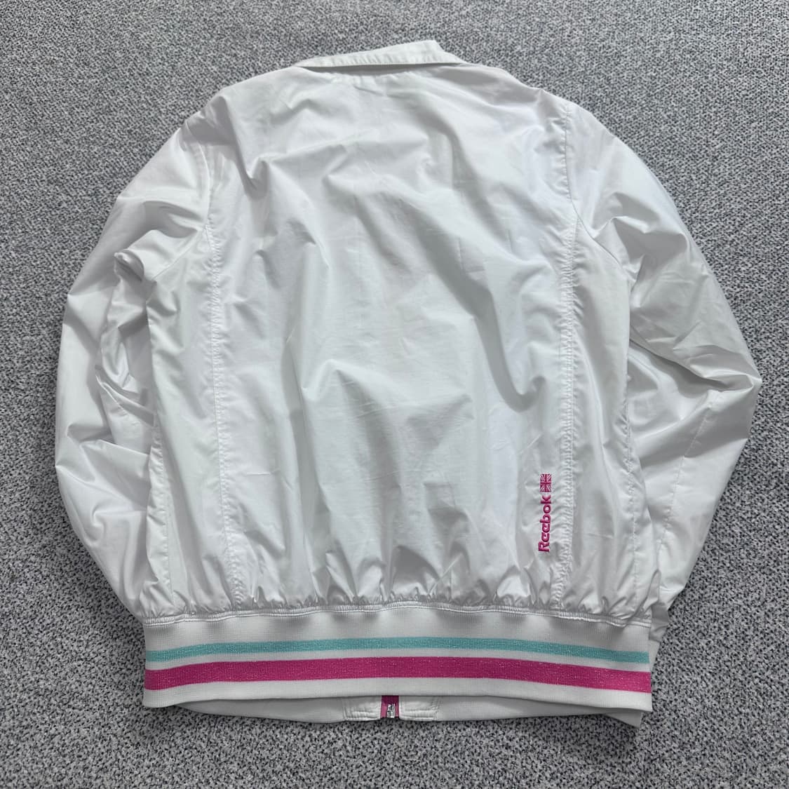 리복(Reebok) 화이트 핑크 바람막이 상품이미지2