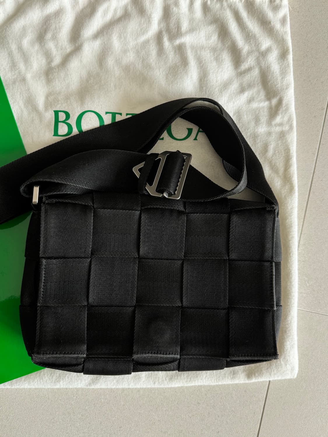 보테가보네타 크로스백 상품이미지2