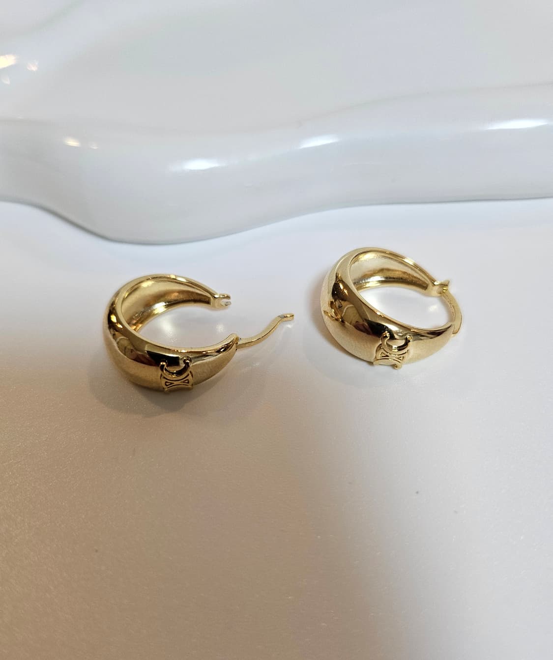 셀린느 트리오페 볼드 후프 귀걸이 금장 상품이미지5