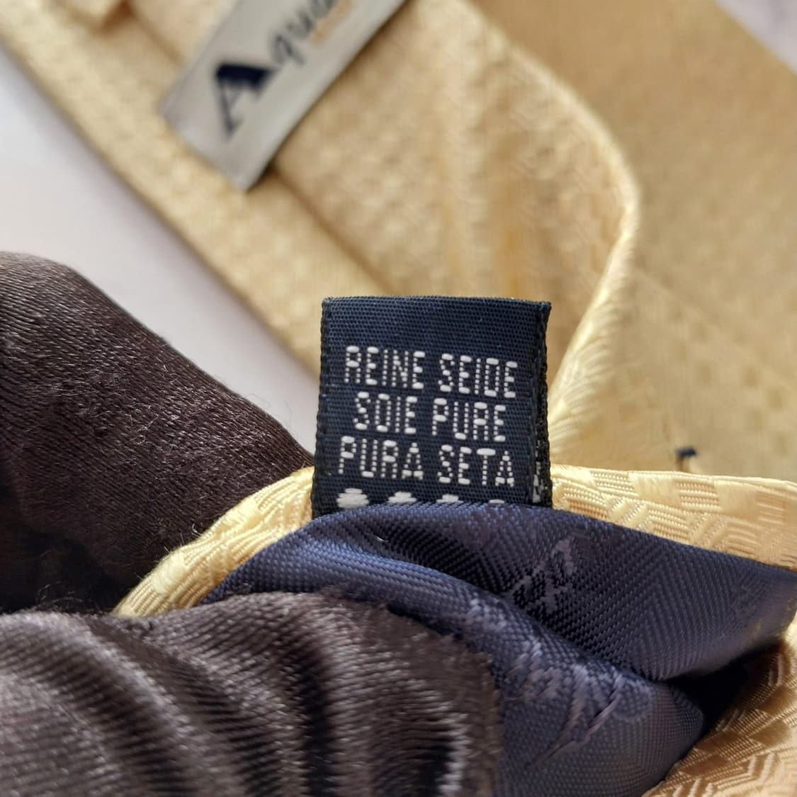 아쿠아스큐텀 실크 옐로우 자카드 넥타이 9.4cm A등급 K1498
 상품이미지10