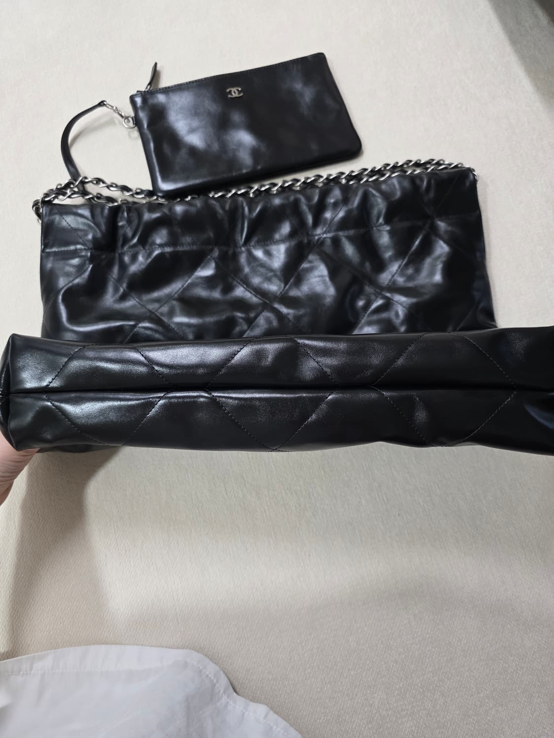 샤넬 22백 미듐 은장 상품이미지7
