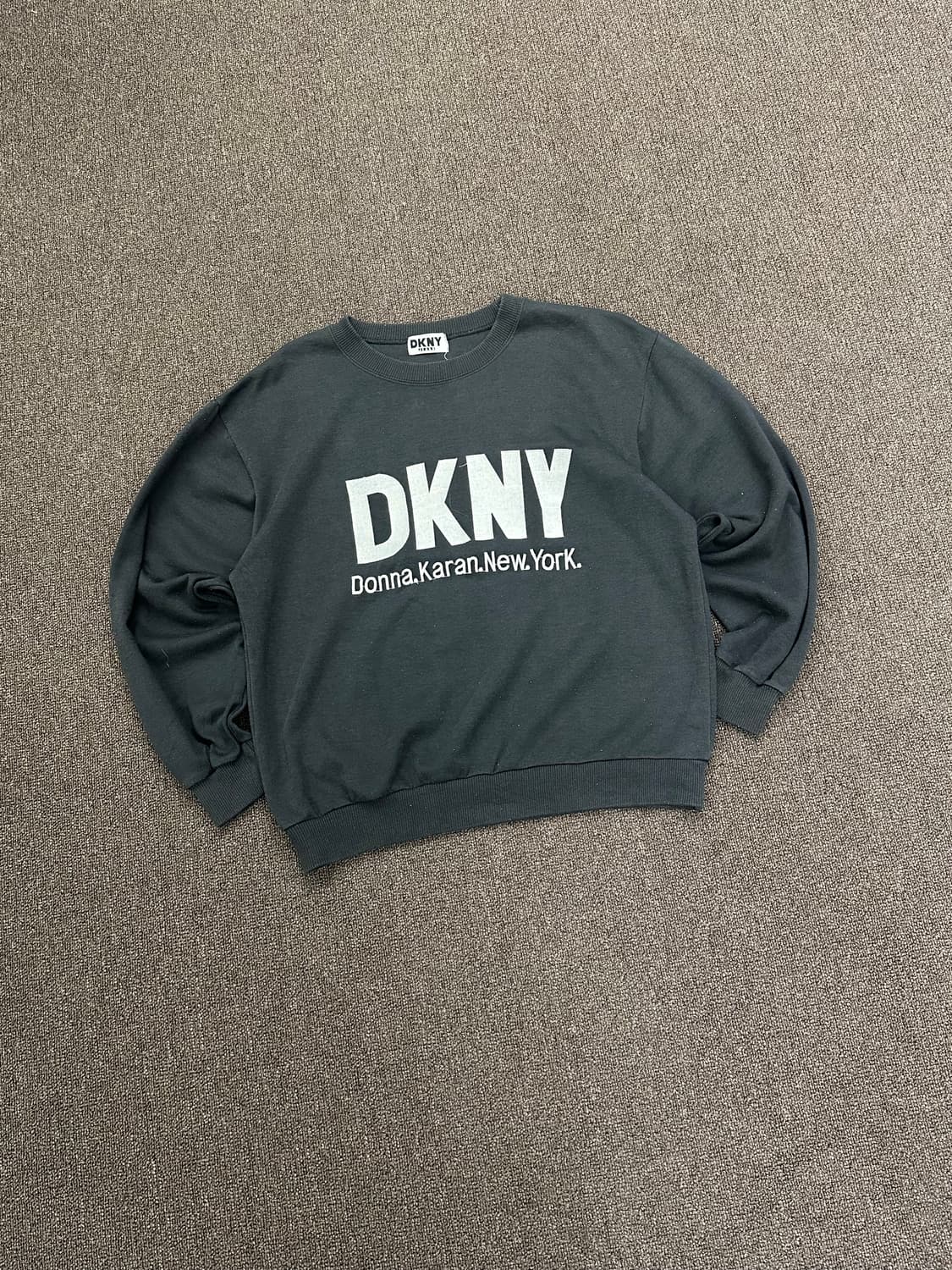 OS)DKNY vintage 빅로고 자수 블랙 스웻셔츠 상품이미지1