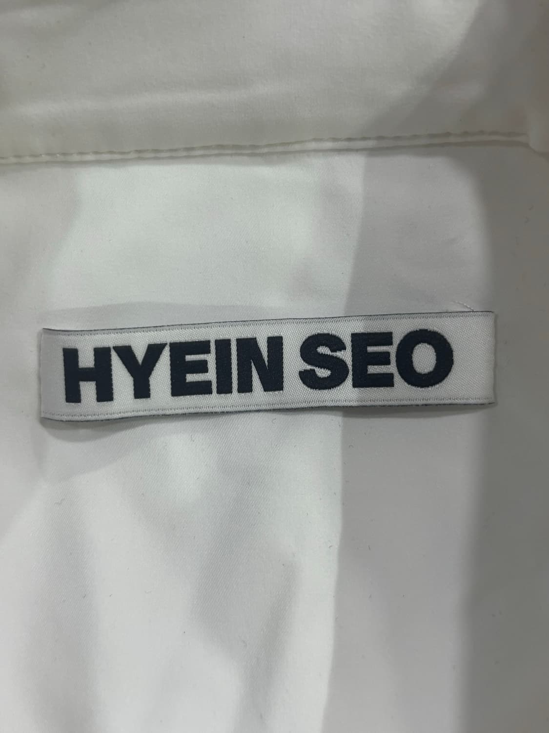 혜인서 로고 프린트 민소매 셔츠 상품이미지9