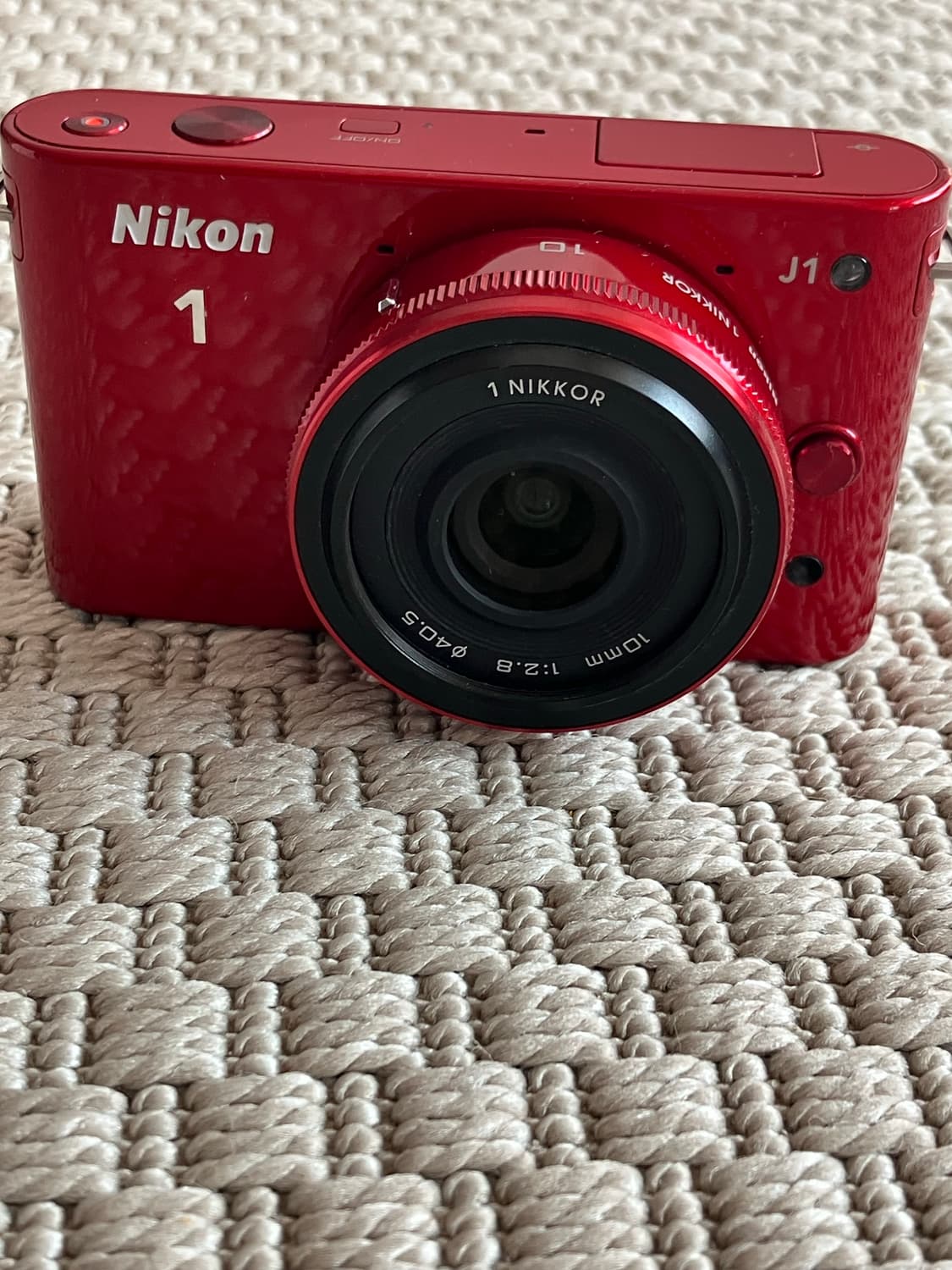 니콘 1 J1 레드 컬러 빈티지 디카 판매합니다 상품이미지1