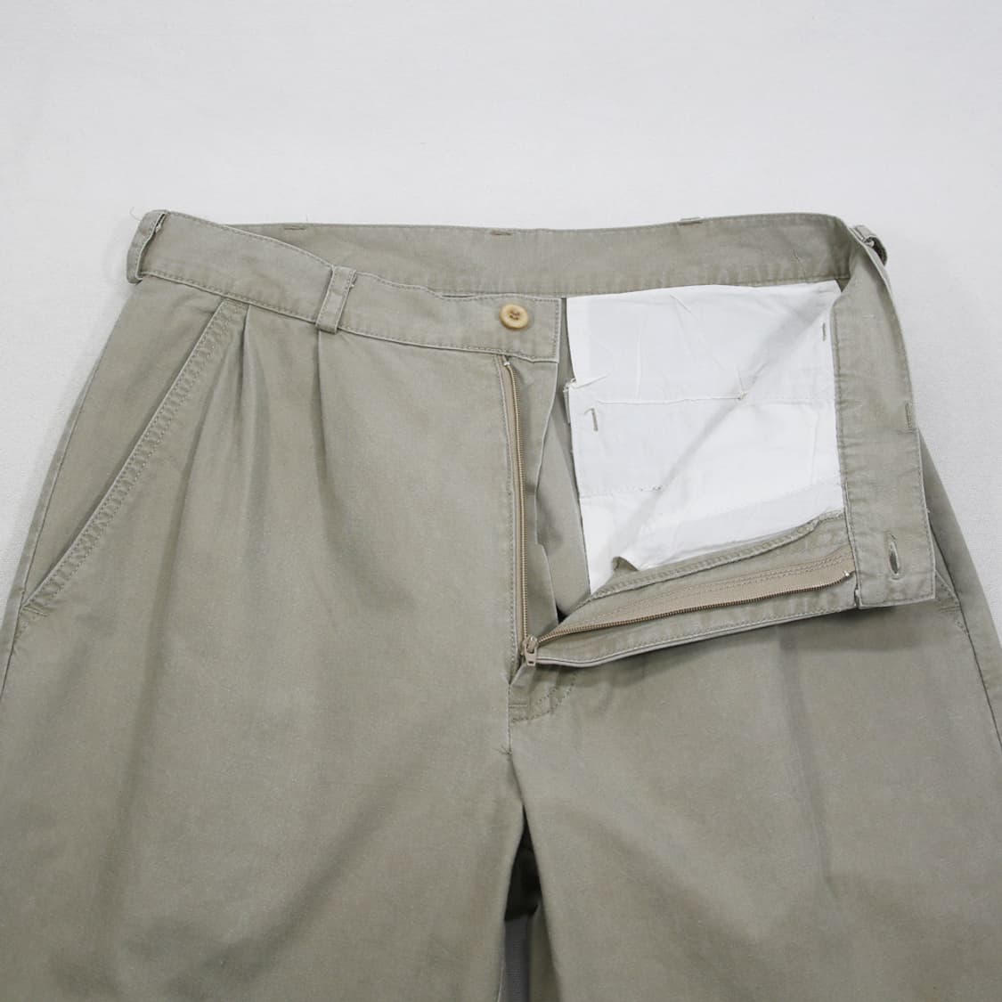 (착용컷) L.L.Bean 클래식 치노 팬츠 (남성용 29) 상품이미지5