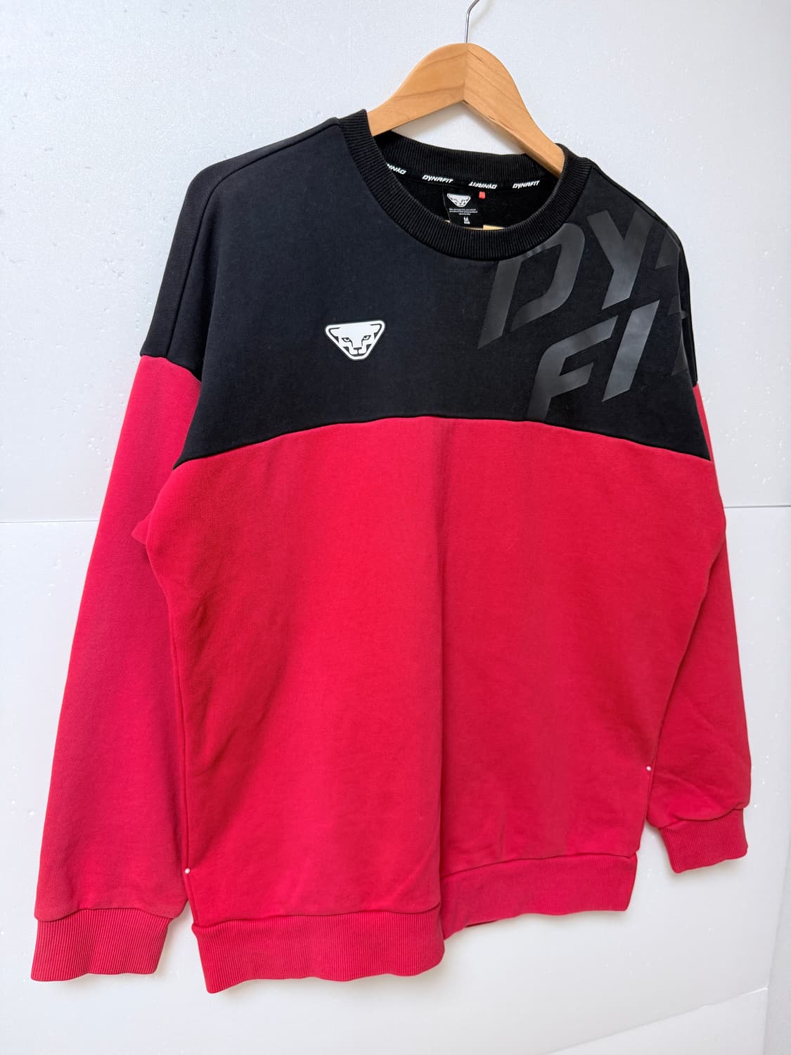 다이나핏(DYNAFIT) 배색 맨투맨 블랙&레드 95 데일리 상품이미지2