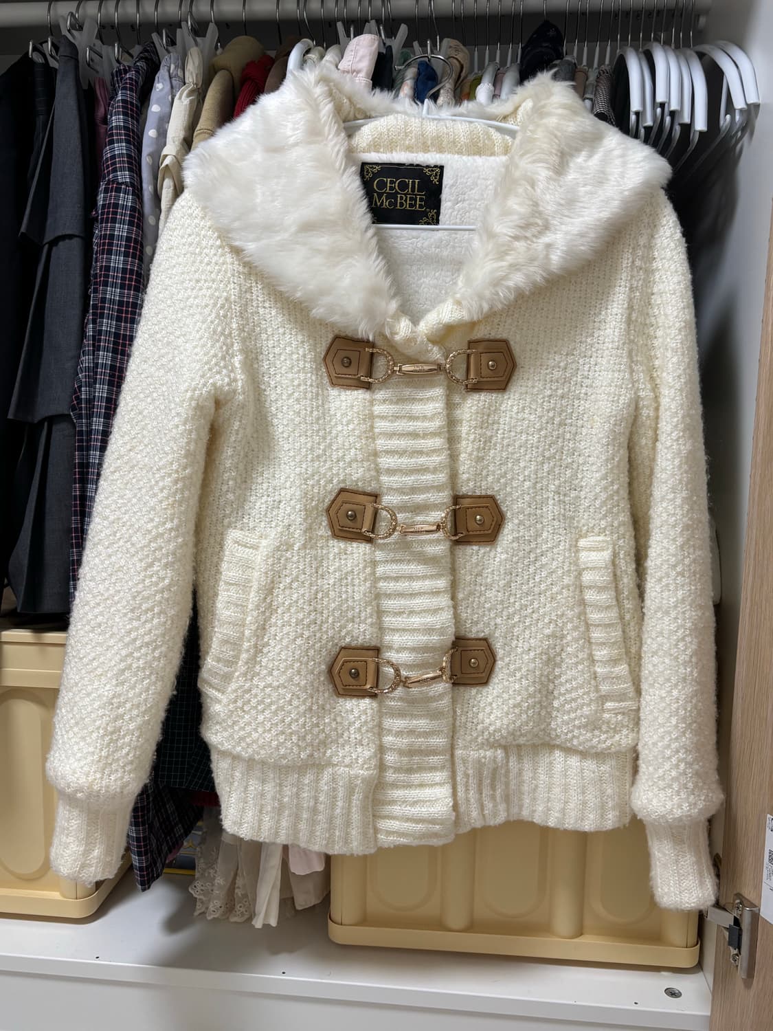 세실맥비 아이보리 퍼 니트자켓 갸루 상품이미지1