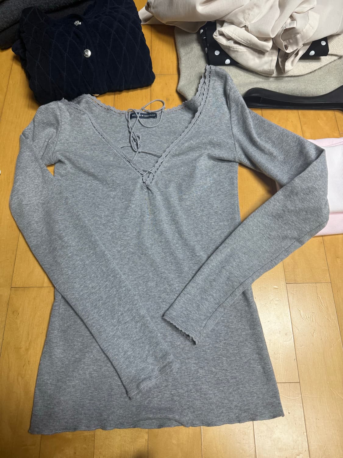 브랜디멜빌 아일렛 회색 긴팔 티셔츠 상품이미지1