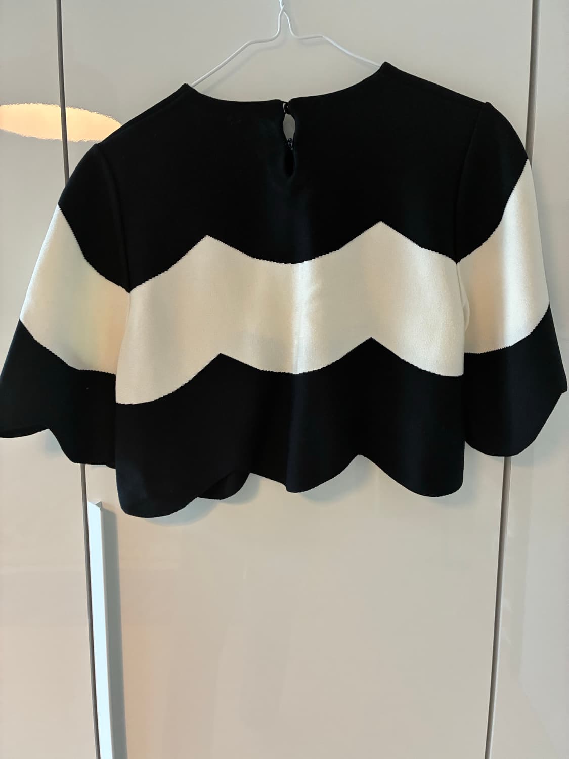 디올 블랙앤화이트 스트라이프 크롭 탑 상품이미지2