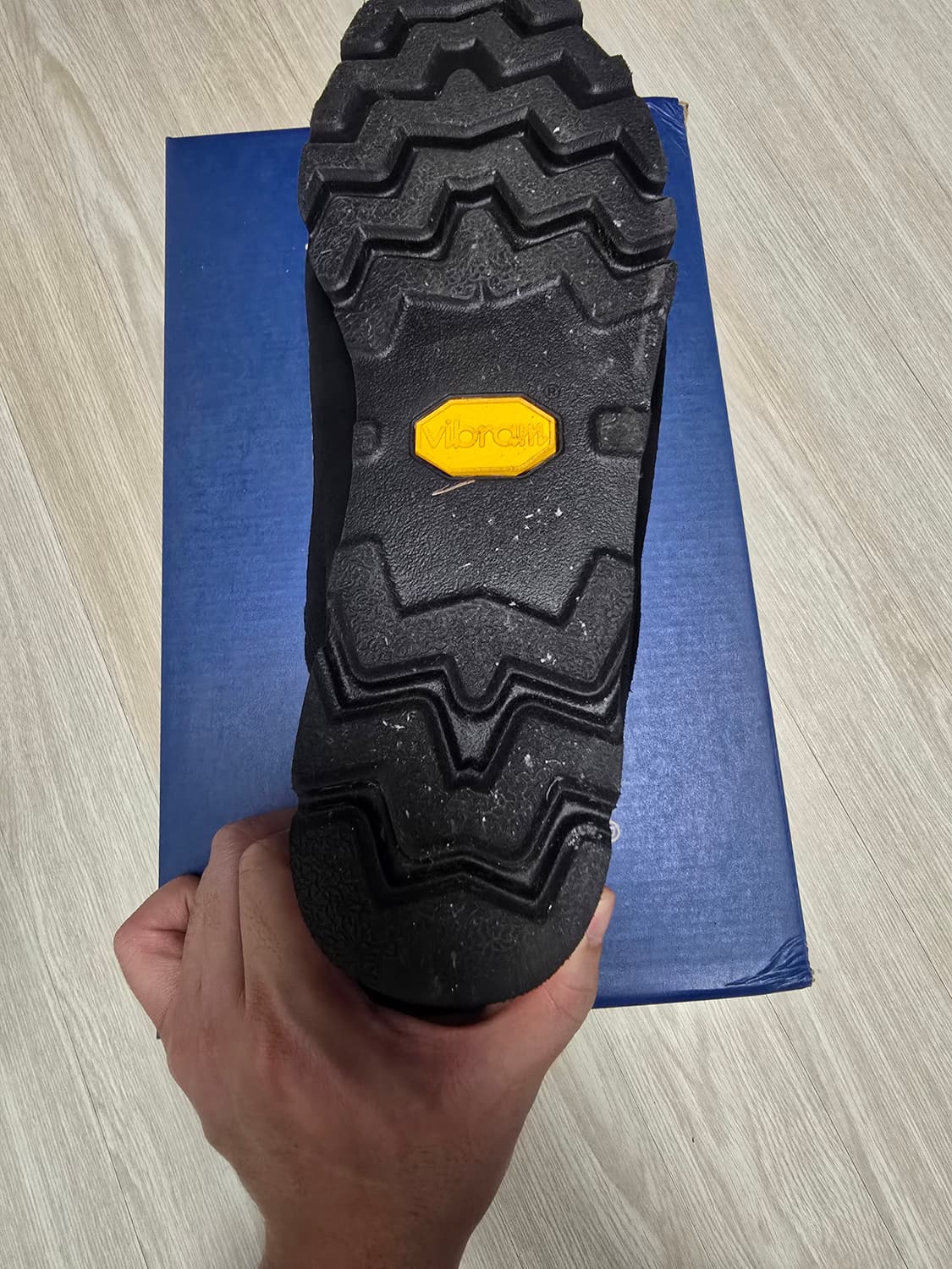 클락스 왈라비 고어텍스 블랙
- uk10/us11 사이즈 상품이미지7