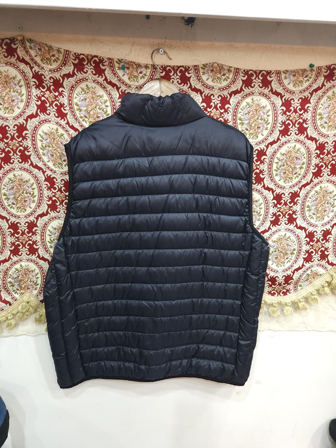 유니클로 오리털 경량 패딩 조끼
​
 상품이미지6