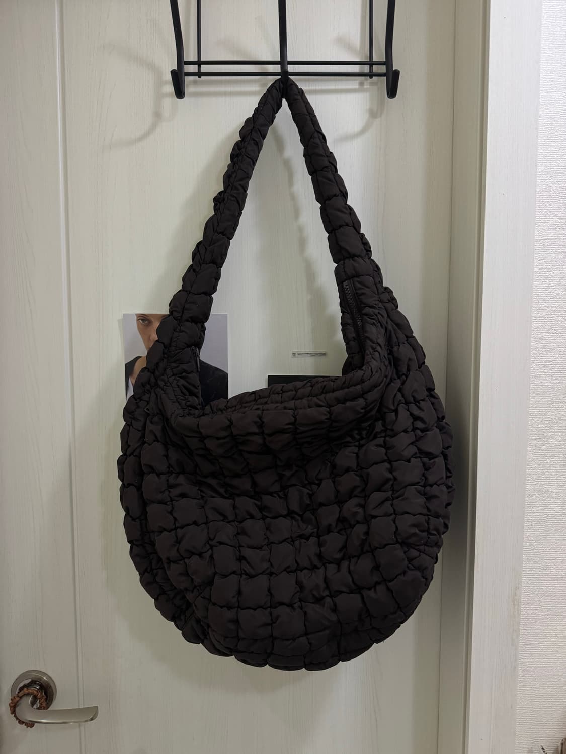 Cos 오버사이즈 퀼팅백 / 구름백 다크브라운 상품이미지2