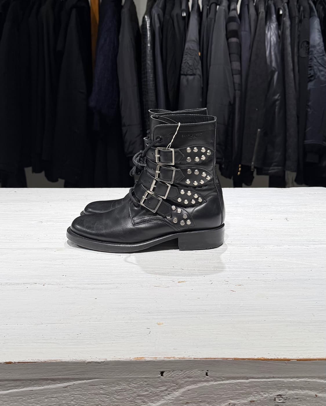생로랑 블랙 스터드 스트랩 컴뱃 레더 부츠 상품이미지6