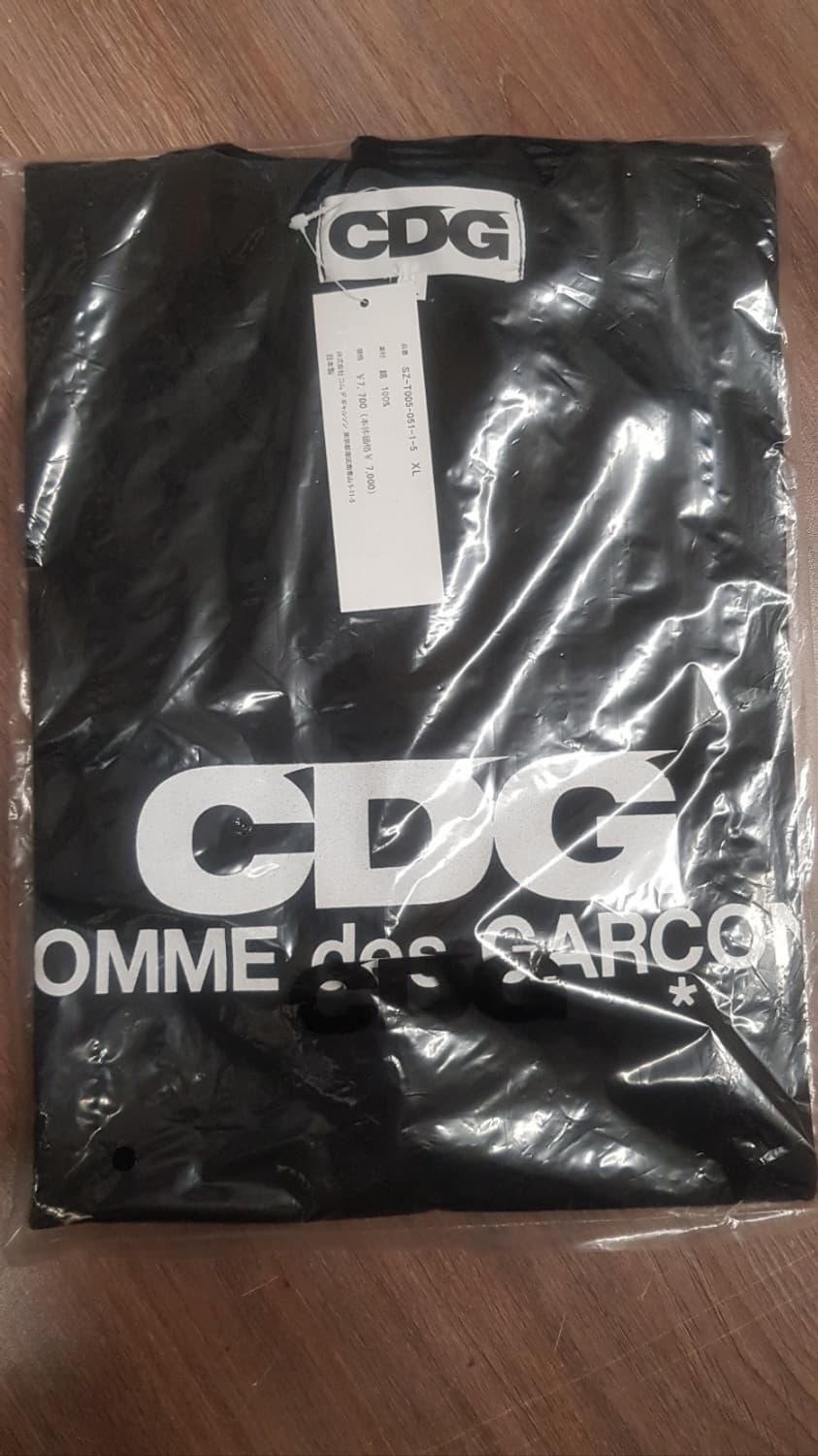 🔥[무료배송/새상품]🔥 CDG 꼼데가르송 반팔 남녀공용 2 color 상품이미지3