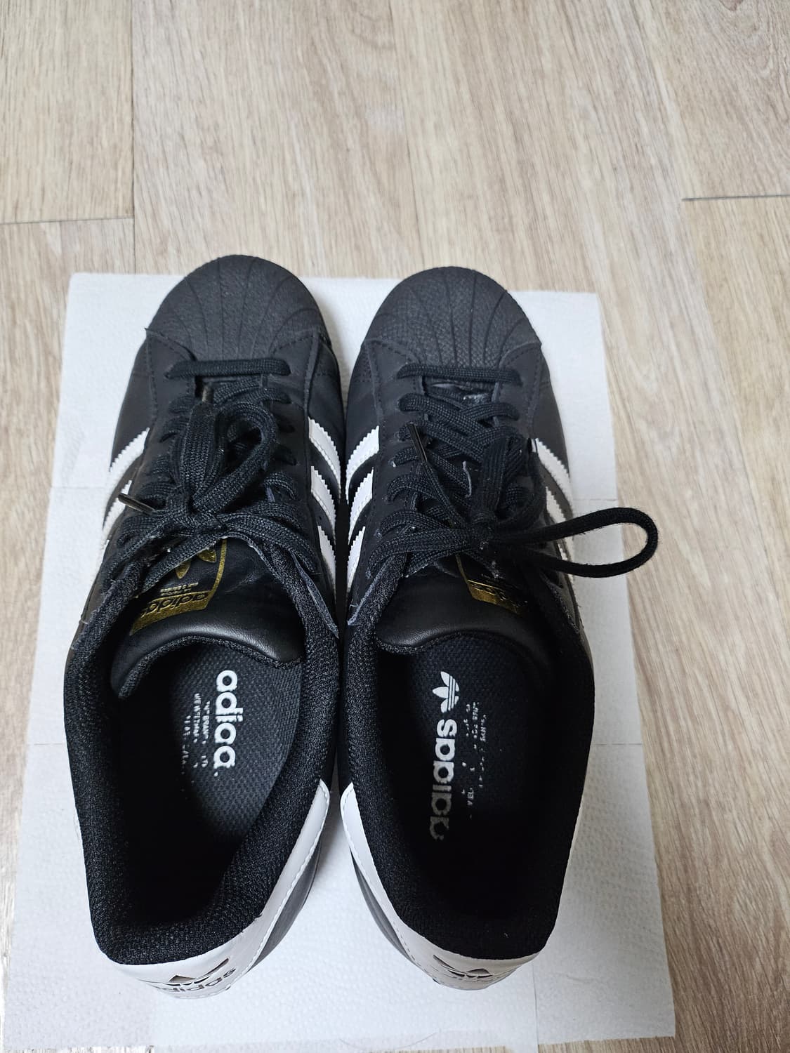 아디다스 슈퍼스타 블랙 280 팝니다. 상품이미지3