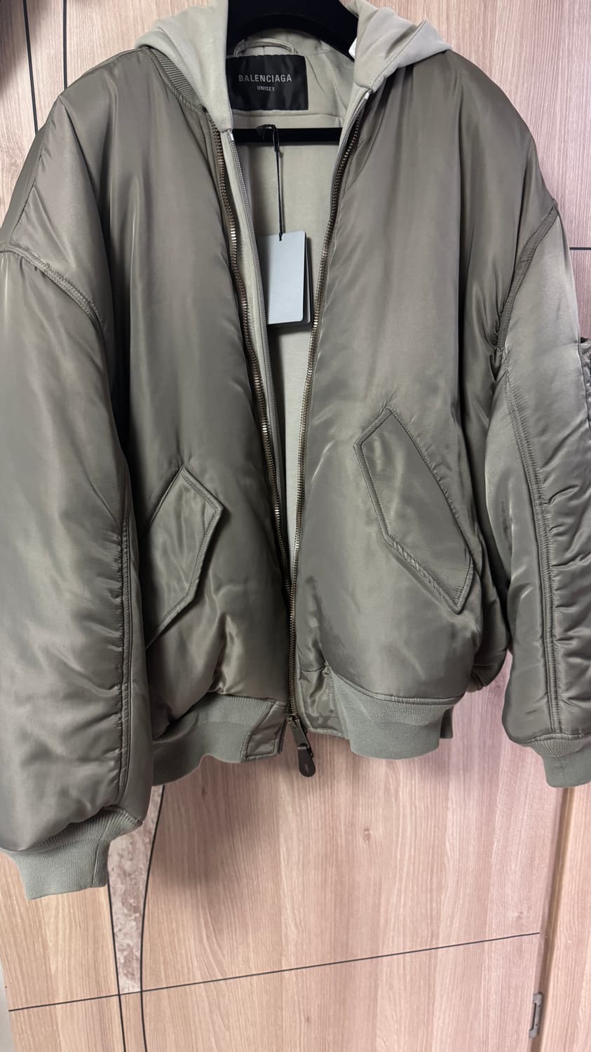 발렌시아가 파리 올인원 봄버 베이지 2 상품이미지3