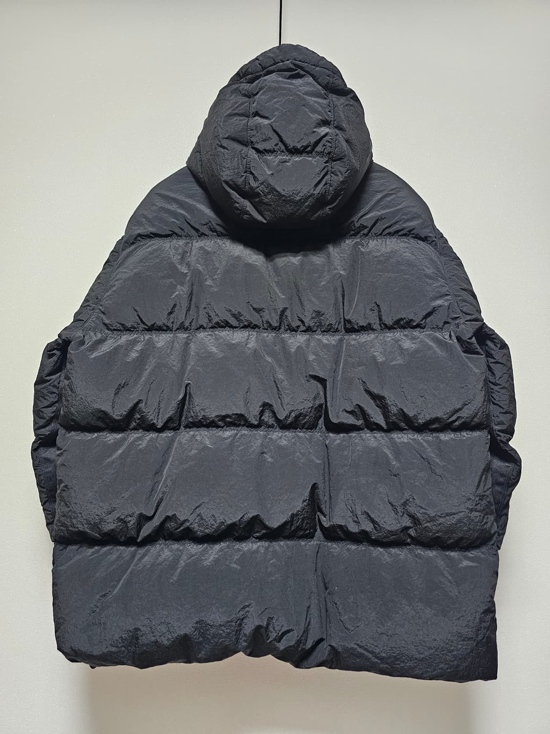 스톤아일랜드 나일론 메탈 에코닐 후드 다운 패딩 24FW 상품이미지2