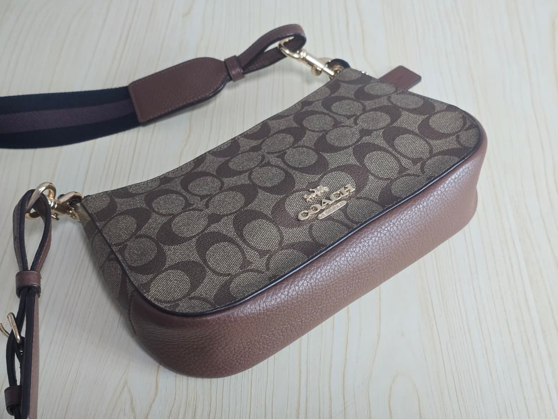 COACH 코치 제스 바게트 크로스백 상품이미지2