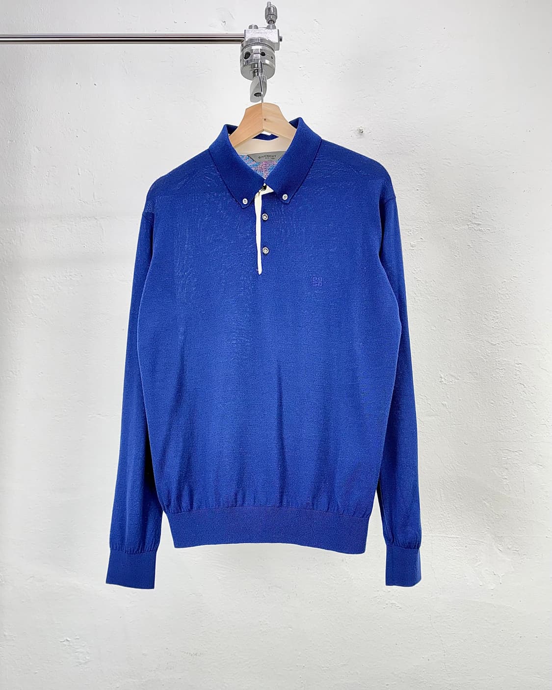 지방시 블루 버튼 카라 자수 니트 스웨터 상품이미지1