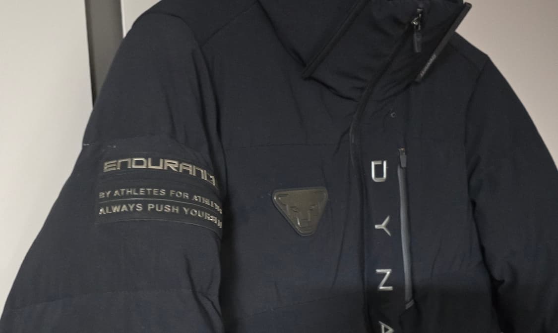 다이나핏 카본 엑스 구스다운 패딩.

싸이즈 s 90~95.  남녀공용 상품이미지3