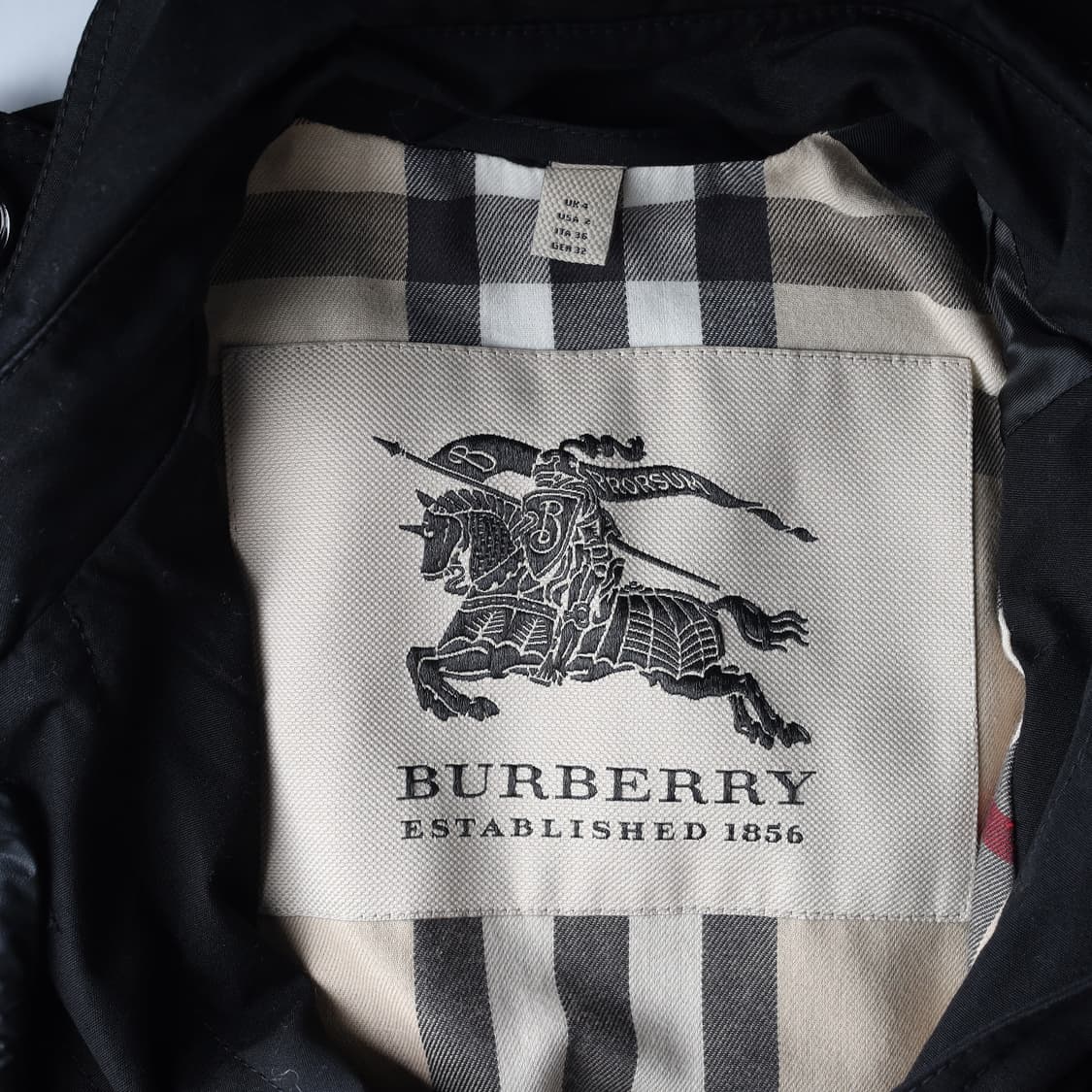 버버리 클래식 싱글 롱 트렌치코트 블랙 상품이미지3