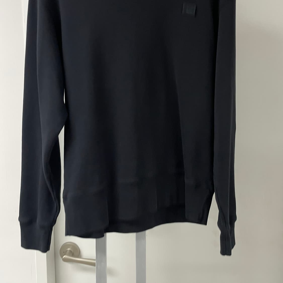 아크네스튜디오 블랙 맨투맨 M 상품이미지3