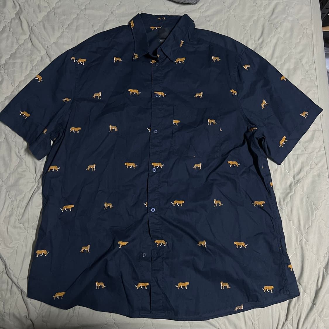 H&M 표범 패턴 반팔셔츠 XL 동물 자수 프린팅 셔츠 네이비 상품이미지1