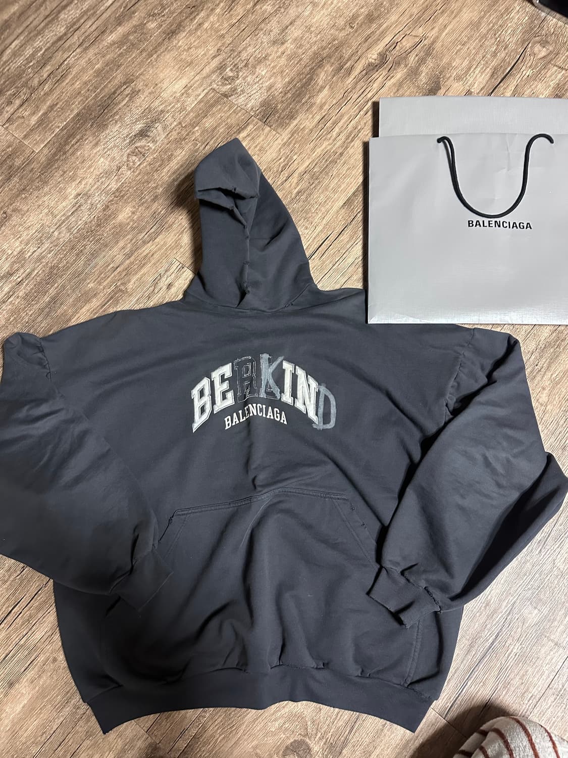 발렌시아가 비카인드 후드티 2사이즈 상품이미지1