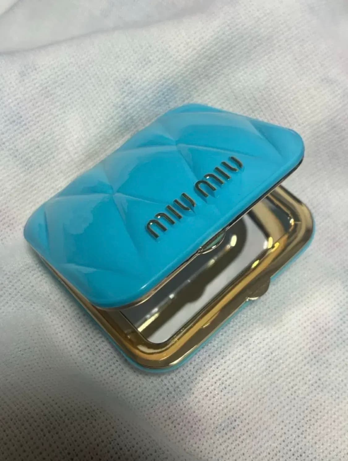 미우미우 퍼퓸 컴팩트 미러 상품이미지2