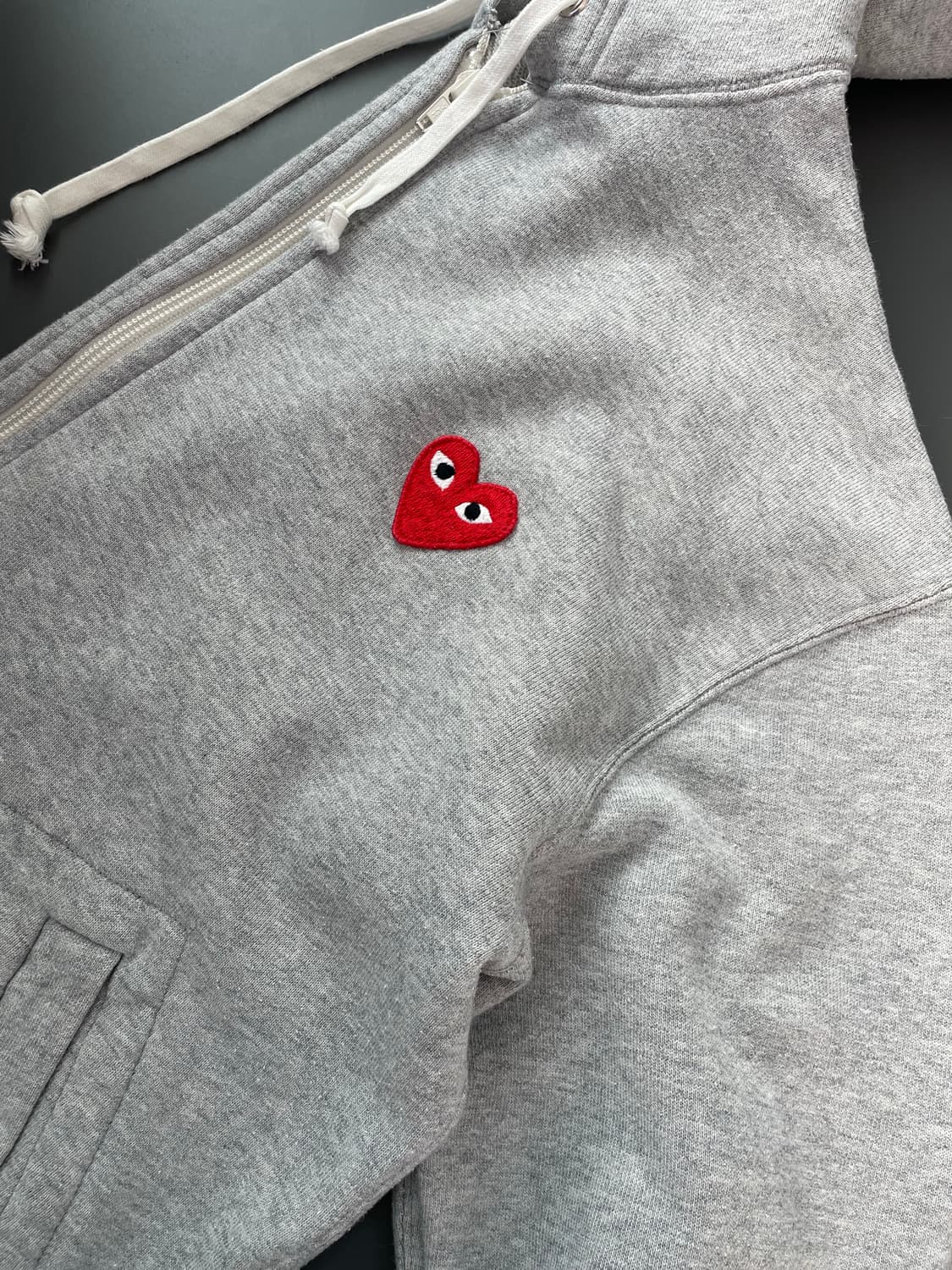 [S] 꼼데가르송 플레이 레드와펜 자수 후드집업 상품이미지5