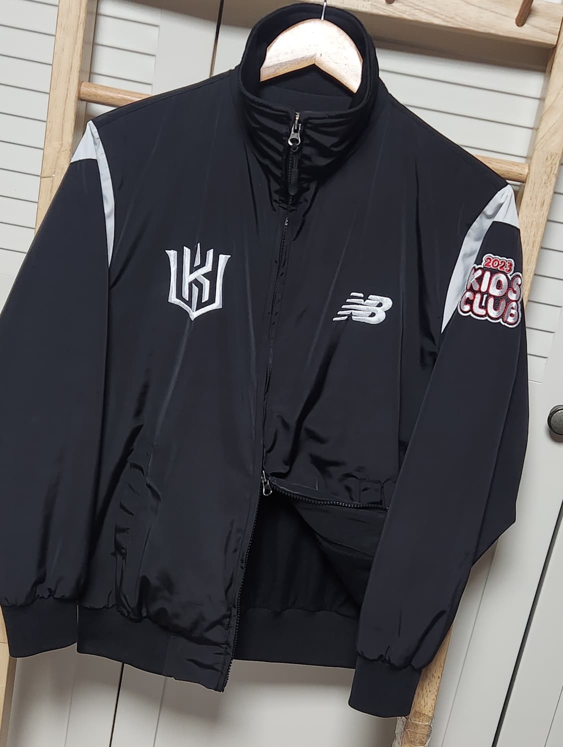 뉴발란스 2023 KT위즈 춘추 바람막이 자켓 상품이미지2