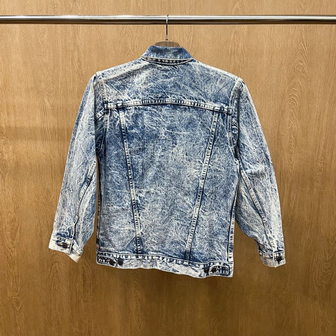 리바이스 클래식 데님 트러커 자켓 애시드 스톤 워싱 레드 탭 디테일 중청 상품이미지3