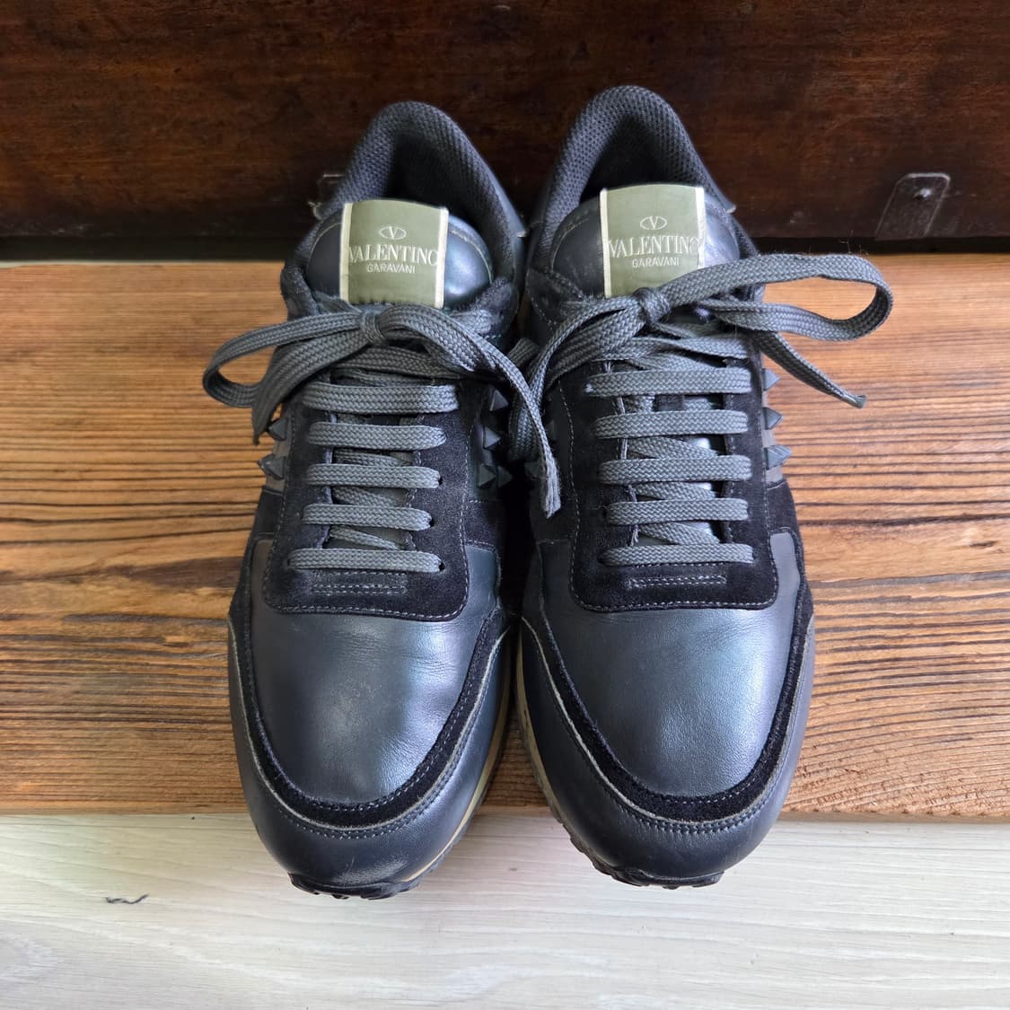 발렌티노 가라바니 락러너 로우탑 블랙 스니커즈 상품이미지1
