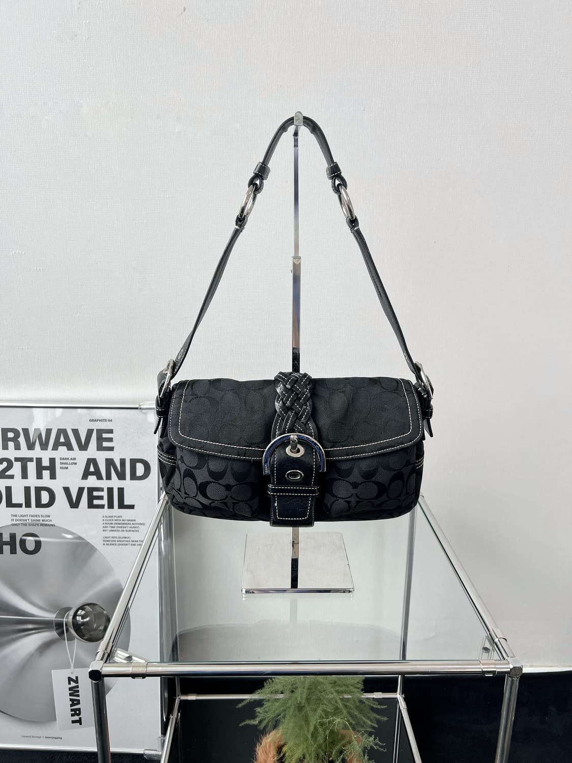 코치 소호 Y2K 버클 숄더백 상품이미지1