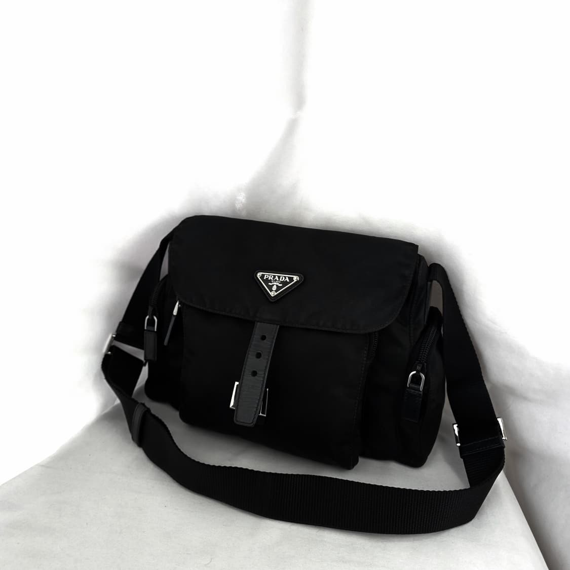 [정품 PRADA] 프라다 사이드 투포켓 나일론 크로스백 남녀공용 상품이미지8