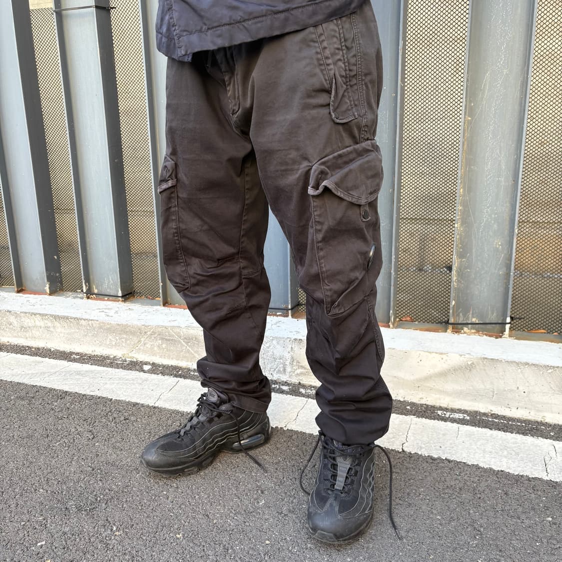 씨피컴퍼니 페이딩 블랙 렌즈 카고 팬츠 상품이미지2