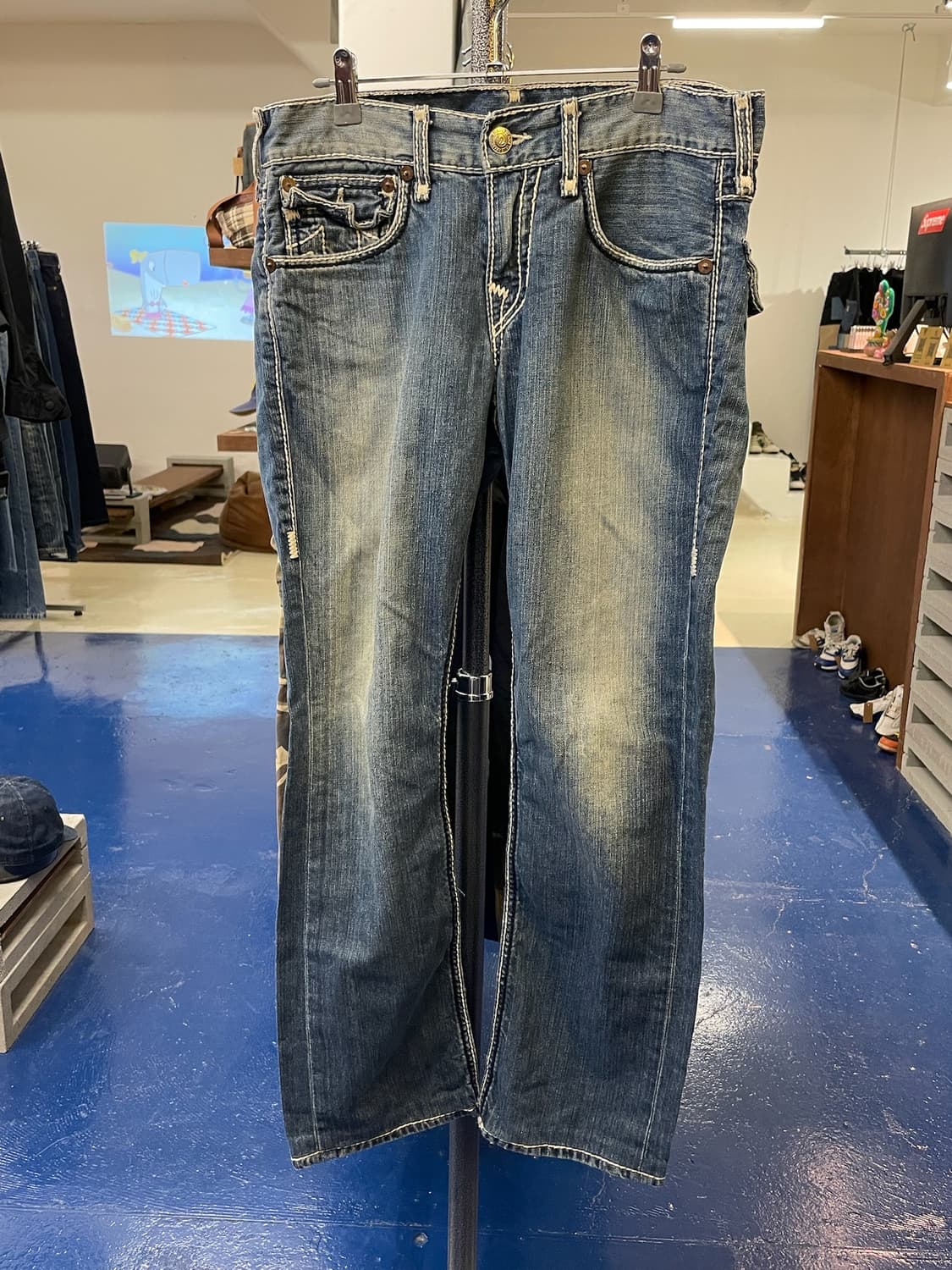 TR 트루릴리전 화이트 스티치 데님 팬츠 상품이미지6