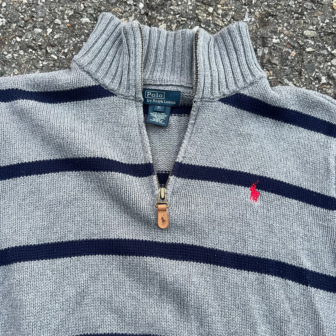 회색 바탕에 네이비 스트라이프가 들어간 폴로 상품이미지3