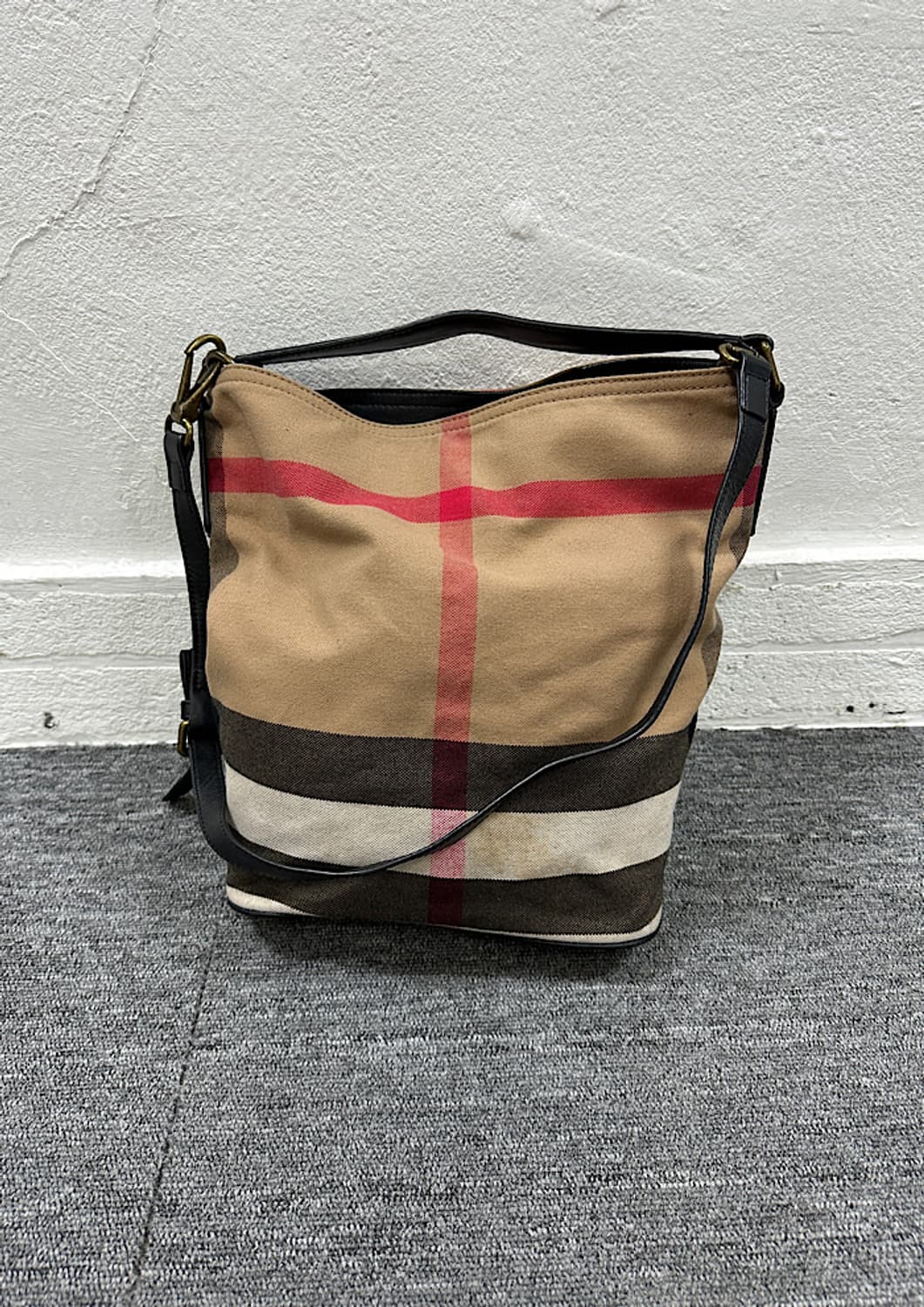 버버리 버킷백  상품이미지1