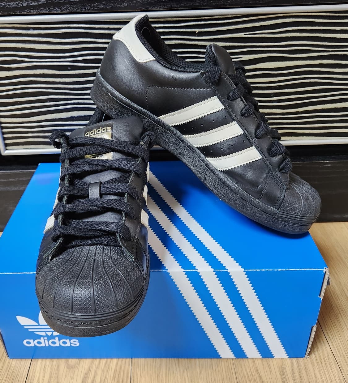 adidas 아디다스 슈퍼스타 블랙 & 화이트 
스니커즈, 운동화 230 상품이미지2