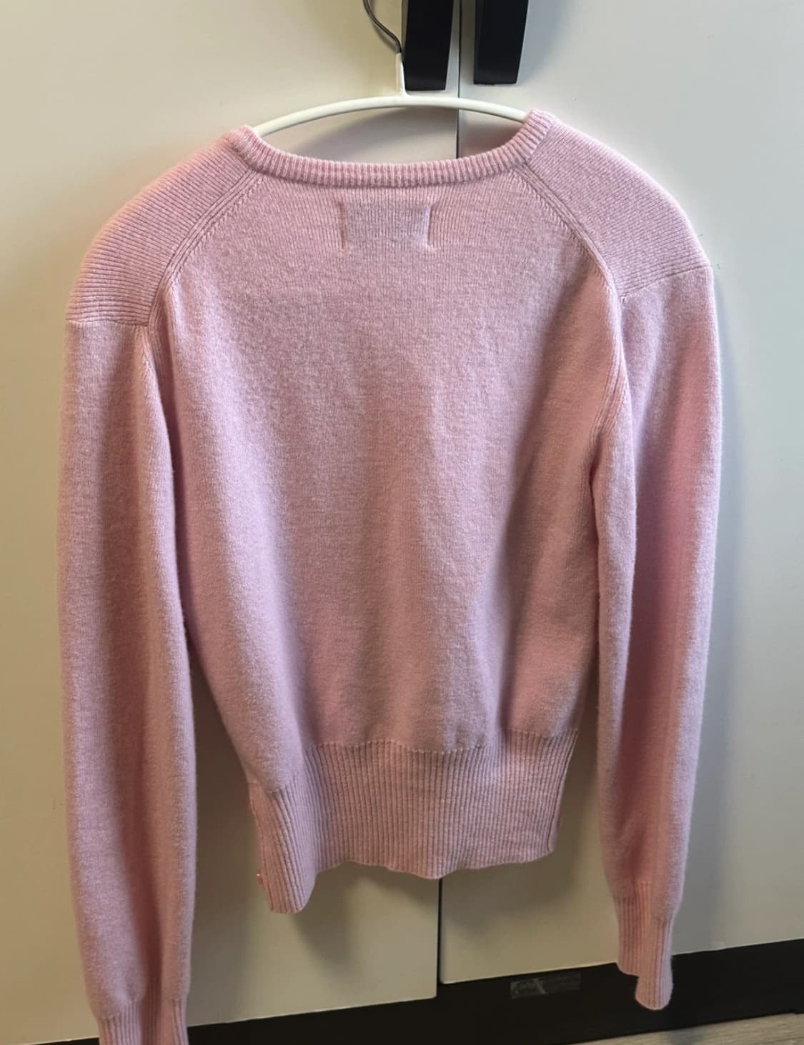 마뗑킴 타이포 패치 라운드 가디건 핑크 상품이미지3