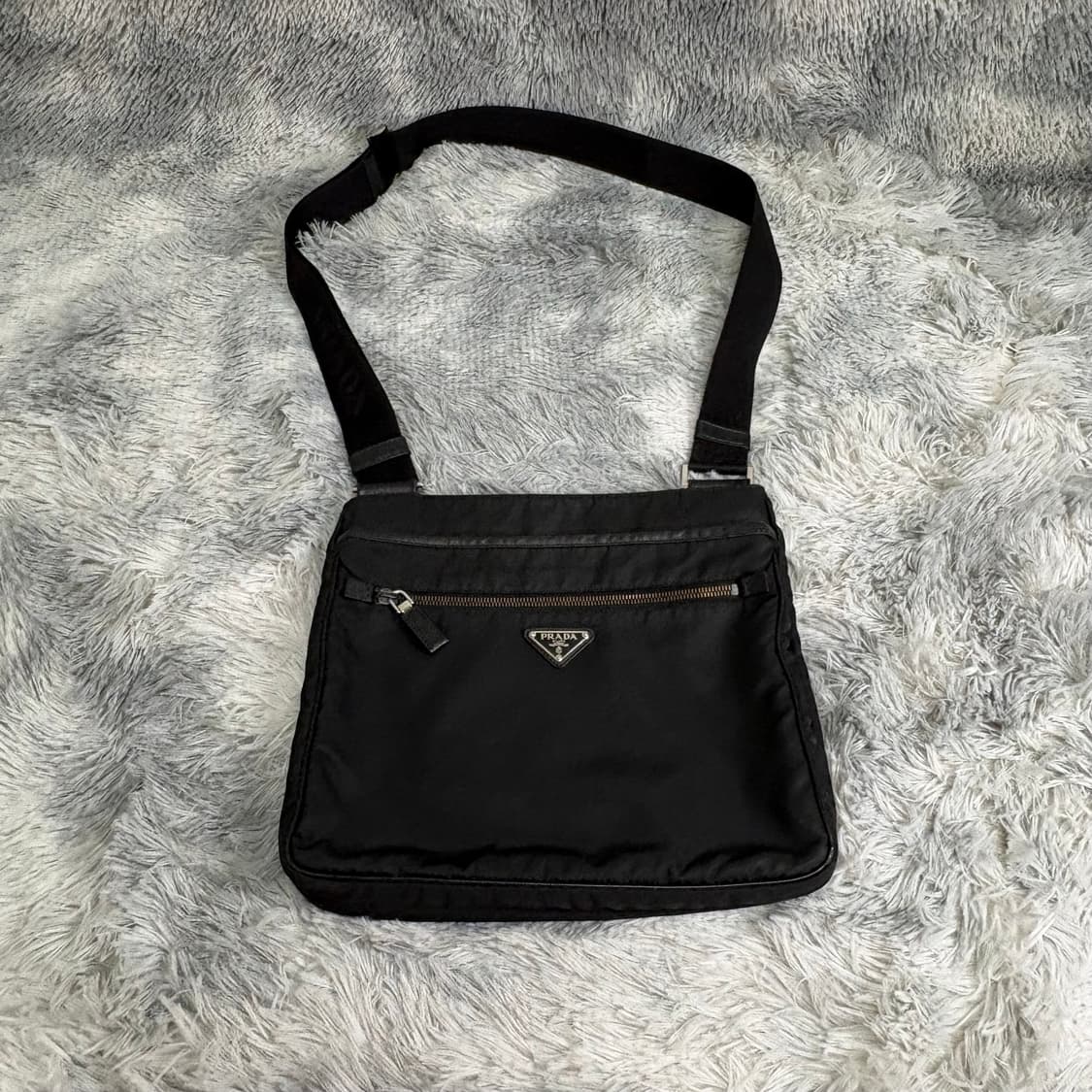 프라다 리나일론 크로스백 블랙 상품이미지1