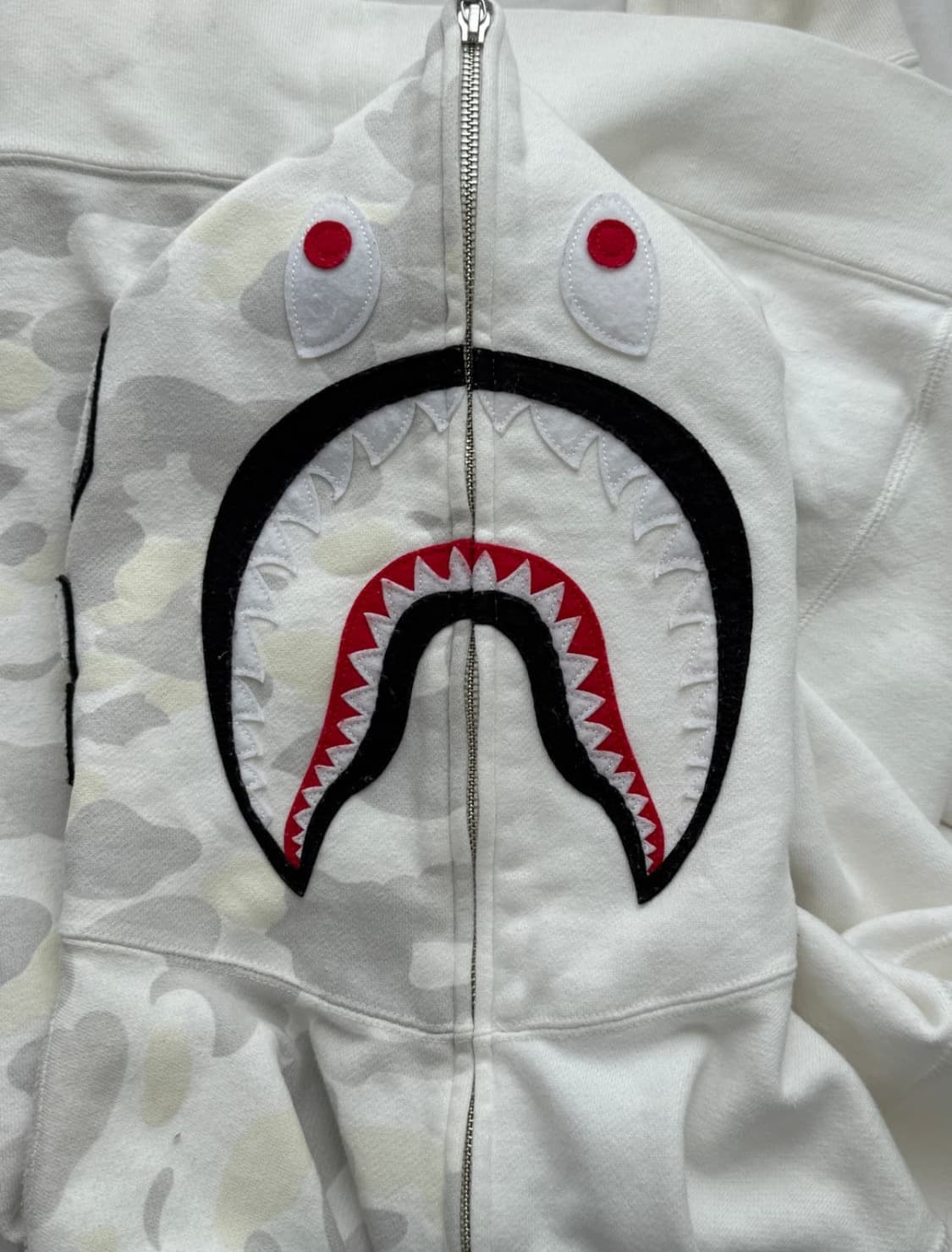 베이프 백계 화이트 반반 카모 샤크 야광 후드집업 m사이즈 상품이미지2