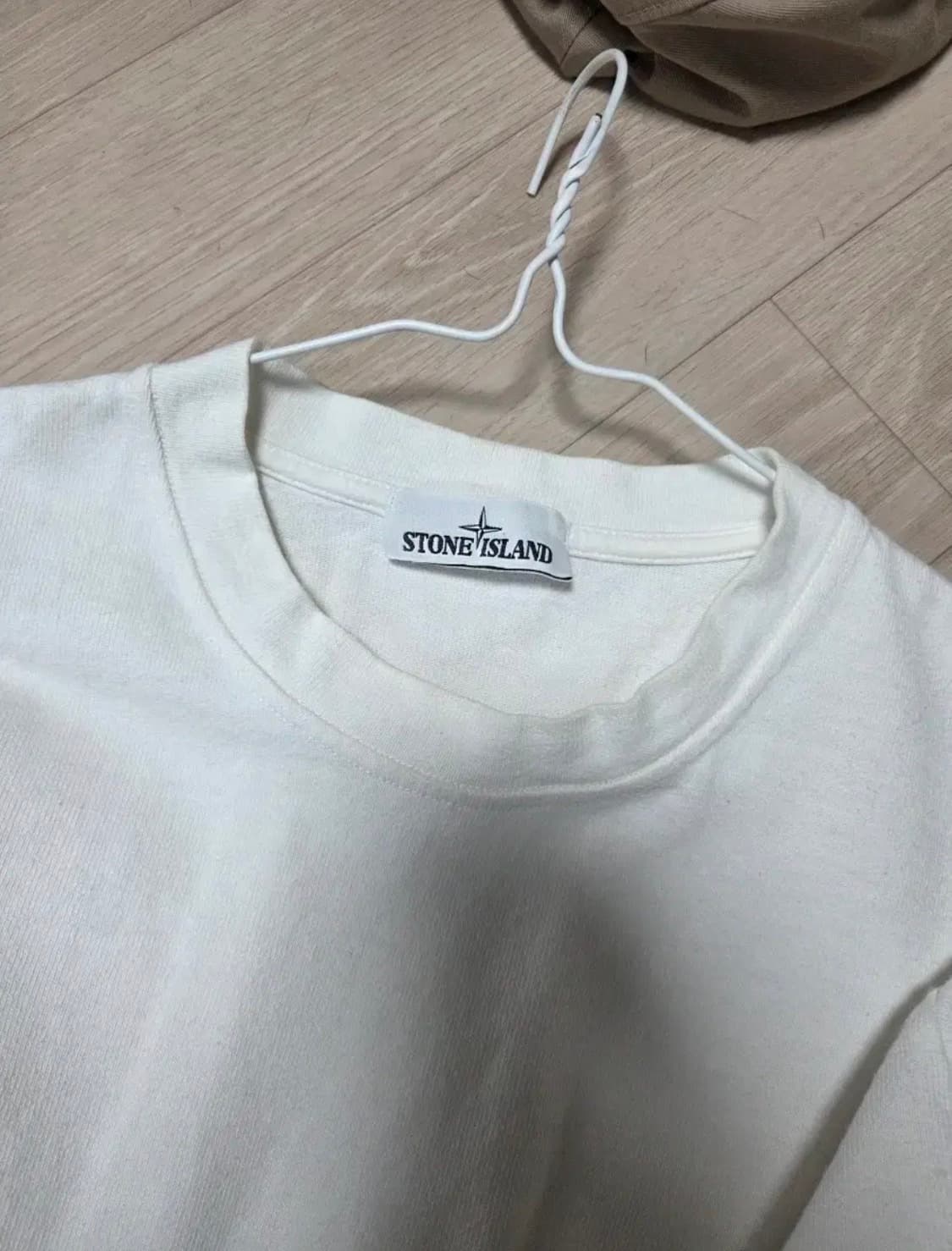 [L]스톤아일랜드 화이트 롱슬리브 맨투맨 상품이미지2